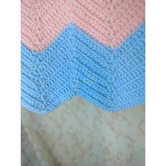 Chevron Multicolored Ripple Afghan Throw Blanket - Picture 11 of 16